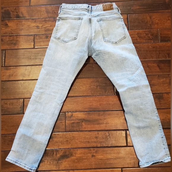 EUC Gap Light-wash jeans sz 28 x 28 - Picture 2 of 4